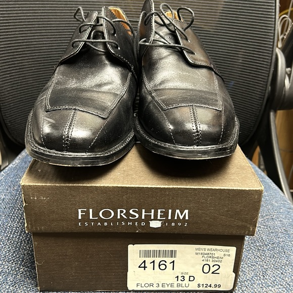 Florsheim dress shoe: Black soft leather, beautiful, sharp shoe. - Picture 3 of 4